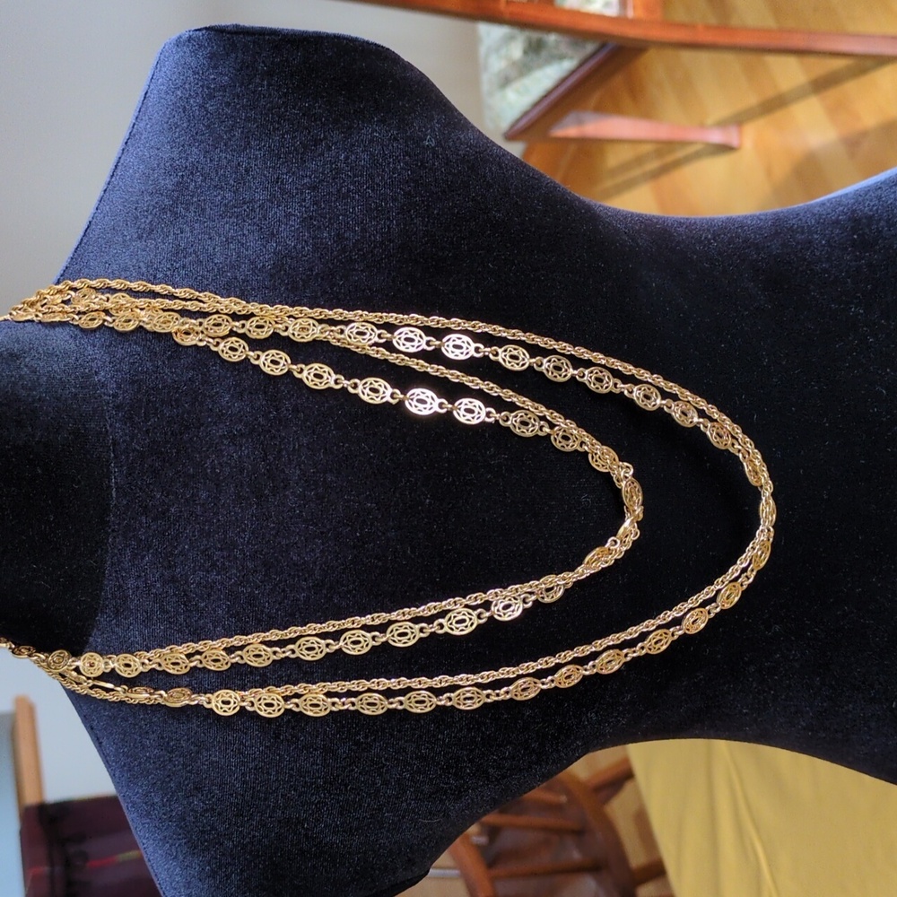 Goldtone double chain Monet necklace 52"